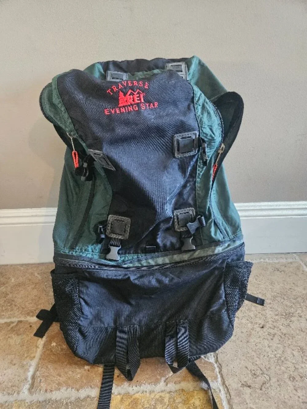 GENUINE REI TRAVERSE EVENING STAR HIKING BACKPACK